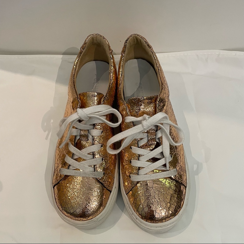 Schutz Rose Raver Metallic Leather Platform Sneakers (Size 7.5B)